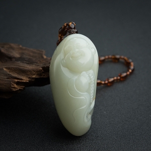 新疆和田青白玉籽料佛吊坠