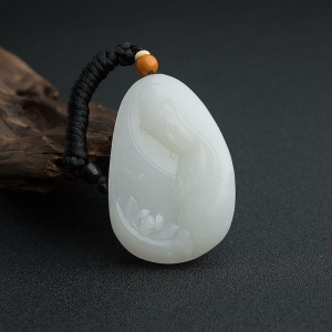 新疆和田白玉籽料观音吊坠