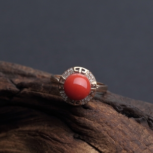 18K金镶钻沙丁橘红珊瑚戒指