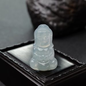 糯冰种浅绿翡翠宝宝佛吊坠