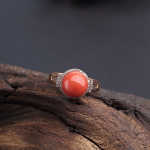 18K金镶钻沙丁橘红珊瑚戒指