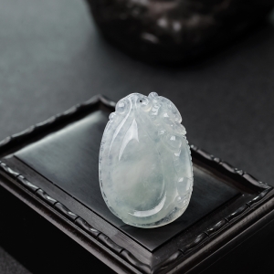 糯冰种飘翠翡翠貔貅吊坠