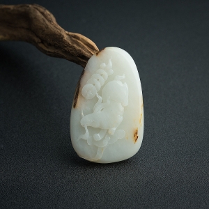 俄料白玉山料灵兔献瑞吊坠