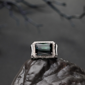 18K金镶钻深绿色碧玺戒指