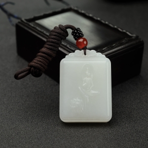 新疆和田羊脂白玉山料文殊菩萨吊坠