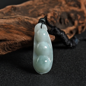 糯种浅绿翡翠连中三元吊坠