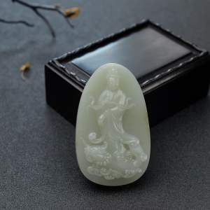 新疆和田青白玉籽料观音吊坠