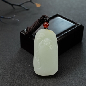 新疆和田青白玉山流水料佛吊坠