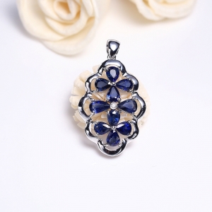 18K金镶钻蓝色蓝宝石吊坠