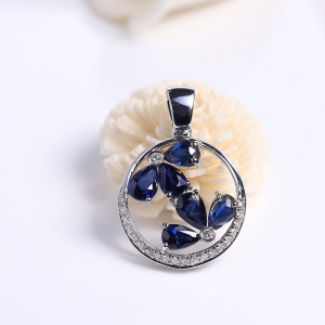 18K金镶钻蓝色蓝宝石吊坠