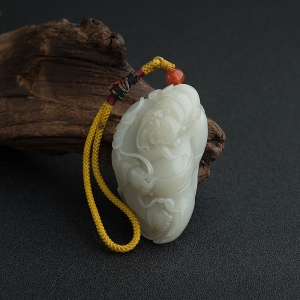 新疆和田青白玉籽料财神吊坠