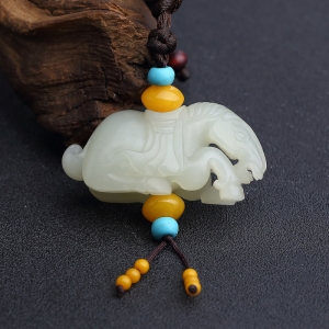 新疆和田青白玉籽料马吊坠