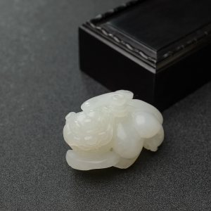 俄料白玉山料貔貅吊坠