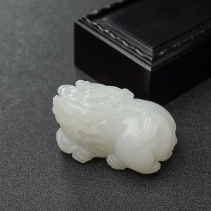 俄料白玉山料貔貅吊坠