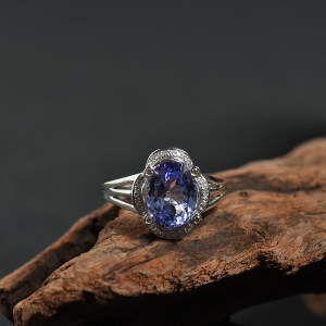 18K镶钻坦桑石刻面椭圆戒指