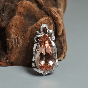 18K镶钻摩根石吊坠