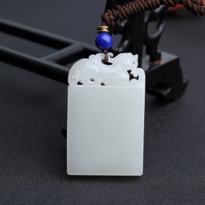 新疆和田白玉籽料貔貅吊坠