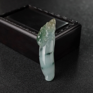 糯冰种飘花翡翠龙头吊坠