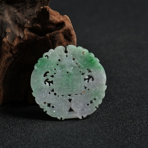 糯种飘绿翡翠雕花镂空龙牌