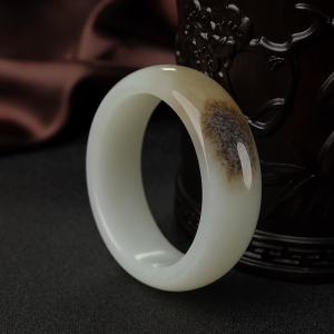 59#俄料俏色和田玉山料扁镯