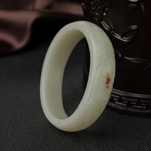 61.5#俄料青白玉山料莲花贵妃镯