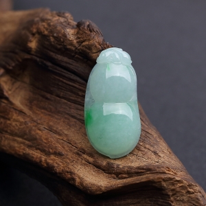 糯种飘翠翡翠福豆吊坠