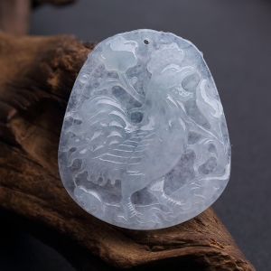 糯种浅绿翡翠鸡牌吊坠