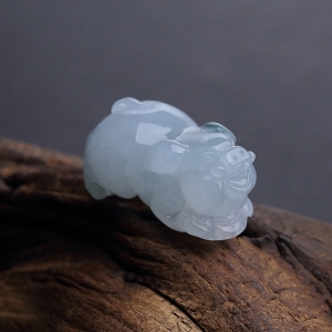 糯种飘翠翡翠小猪吊坠