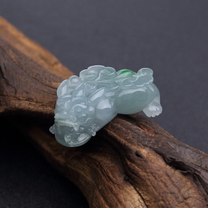 糯种飘翠翡翠貔貅吊坠