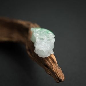 糯种飘翠翡翠貔貅吊坠