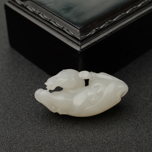 新疆和田白玉籽料马吊坠