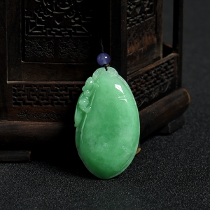 糯种翠绿翡翠福瓜吊坠