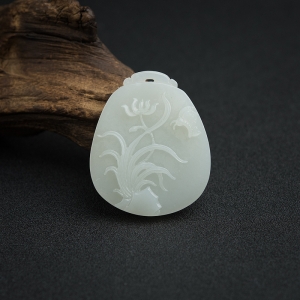 俄料白玉山料蝶恋花吊坠