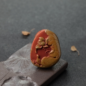 俏色南红花开富贵吊坠