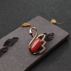 18K金镶钻沙丁正红珊瑚吊坠