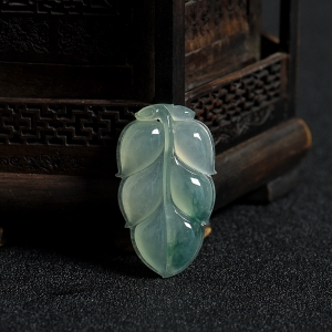 糯种飘花翡翠金枝玉叶吊坠