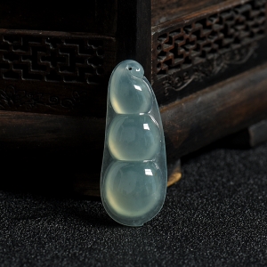 糯冰种浅绿翡翠连中三元吊坠