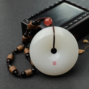 新疆和田羊脂白玉山料平安扣吊坠