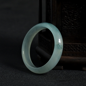 57.9mm糯冰种飘花翡翠手镯