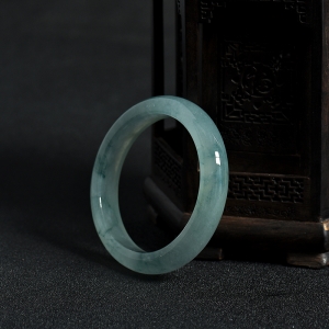 57.6mm糯冰种飘花翡翠手镯