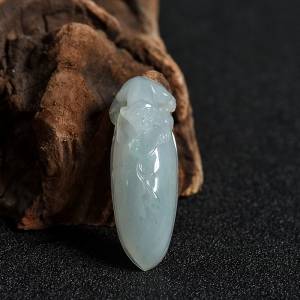 糯冰种无色翡翠申猴吊坠