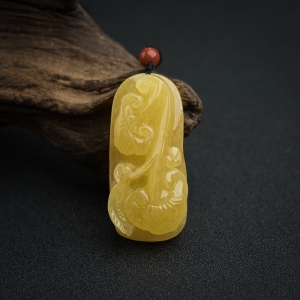 鸡油黄蜜蜡如意吊坠