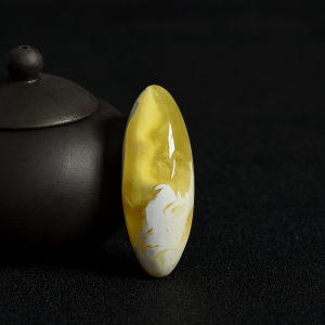 白花蜜蜜蜡随形吊坠