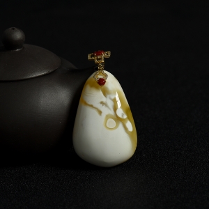 18K镶钻白花蜜蜜蜡水滴吊坠