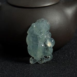 糯冰种蓝水翡翠貔貅吊坠