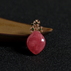 18k镶钻红纹石吊坠