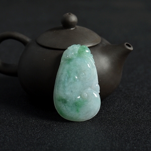 豆种飘翠翡翠如意吊坠