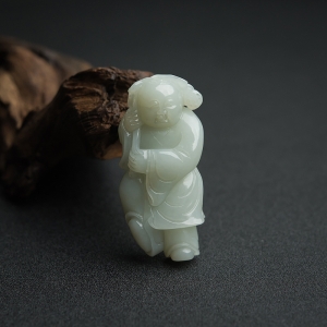 新疆和田青白玉籽料童子吊坠