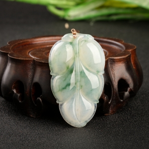 糯冰种飘花翡翠金枝玉叶吊坠