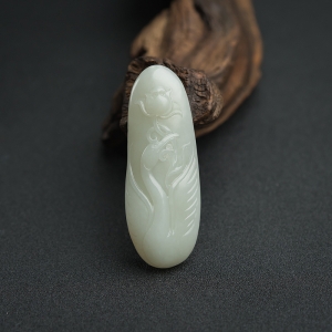 新疆和田青白玉籽料一鹭莲升吊坠